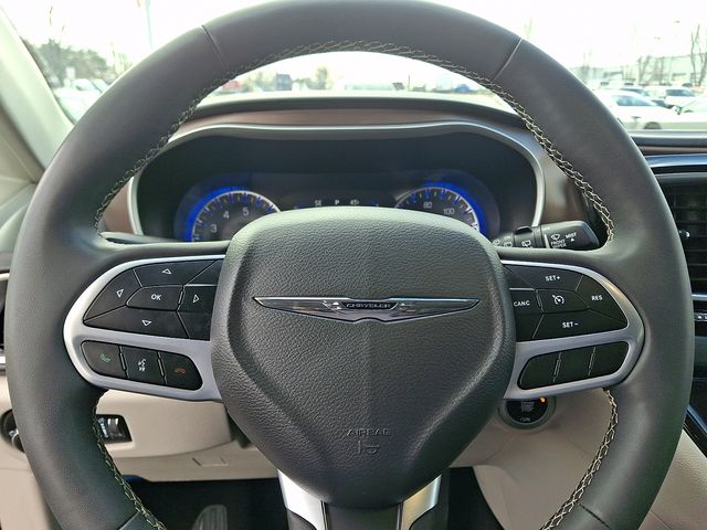 Thumbnail: 2023 Chrysler Voyager - 19