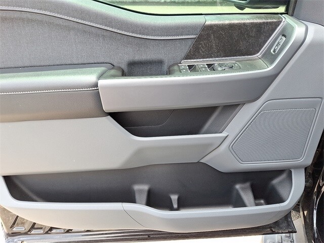 2022 Ford F-150 Lightning XLT 12