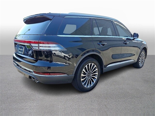 Thumbnail: 2023 Lincoln Aviator - 4
