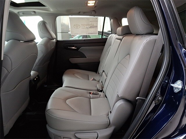Thumbnail: 2026 Toyota Highlander - 8