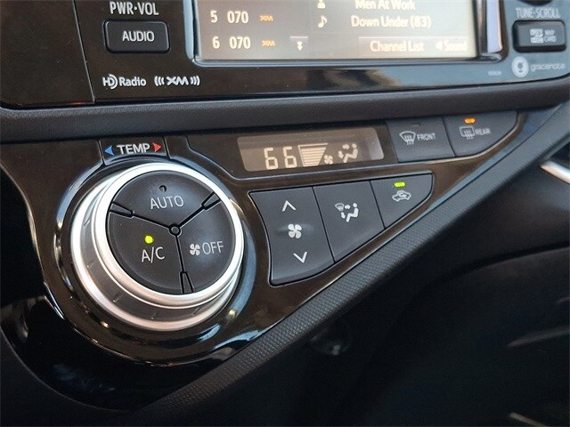 Thumbnail: 2016 Toyota Prius c - 15