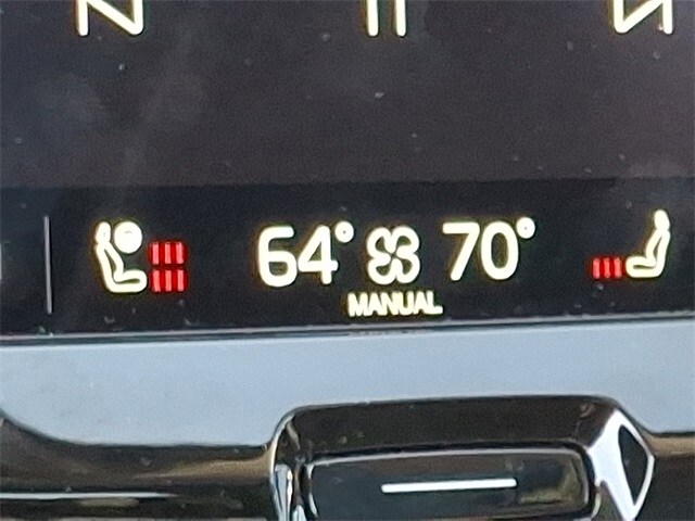 Thumbnail: 2024 Volvo XC60 - 25