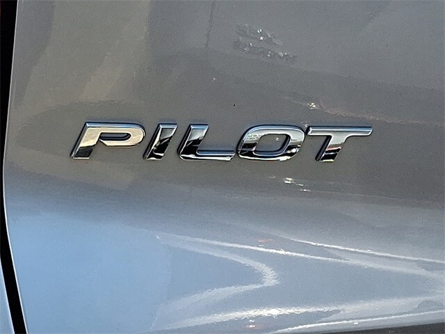 Thumbnail: 2016 Honda Pilot - 9