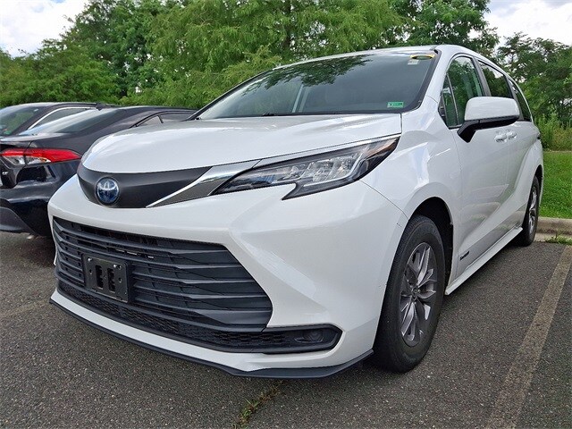 2021 Toyota Sienna LE 8