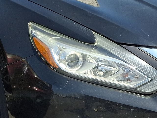 Thumbnail: 2017 Nissan Altima - 8