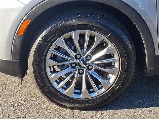 Thumbnail: 2024 Cadillac XT4 - 8