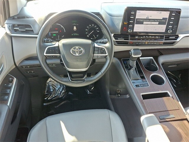 Thumbnail: 2023 Toyota Sienna - 12