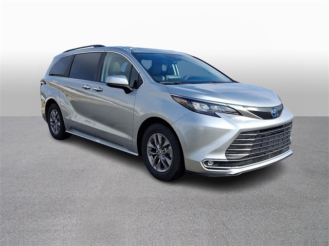 Thumbnail: 2024 Toyota Sienna - 3