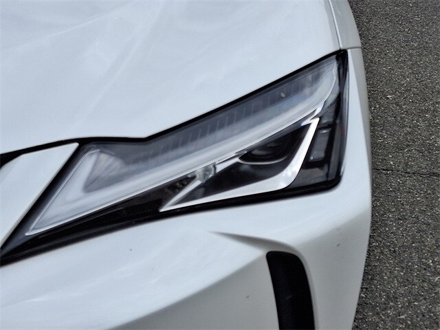 Thumbnail: 2021 Lexus UX - 9