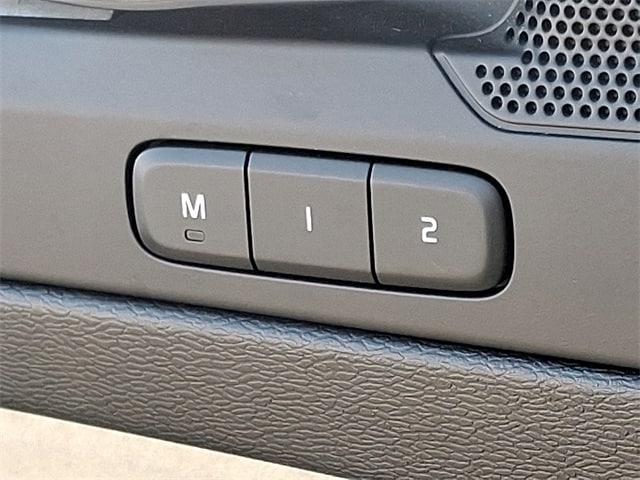 Thumbnail: 2024 Volvo XC40 - 22