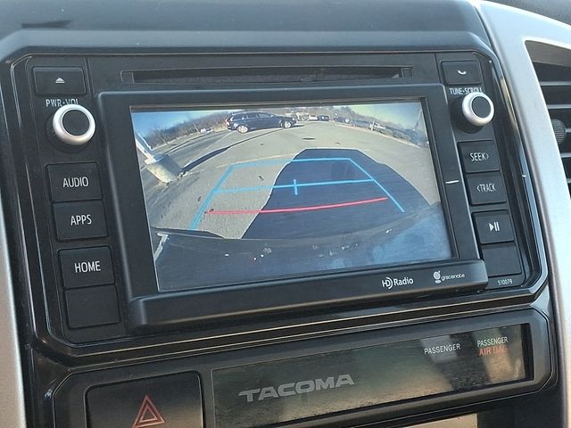 Thumbnail: 2015 Toyota Tacoma - 15