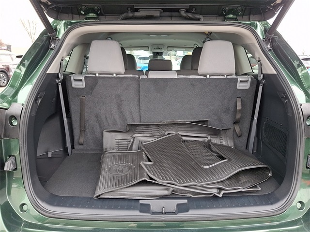 Thumbnail: 2023 Toyota Highlander - 30