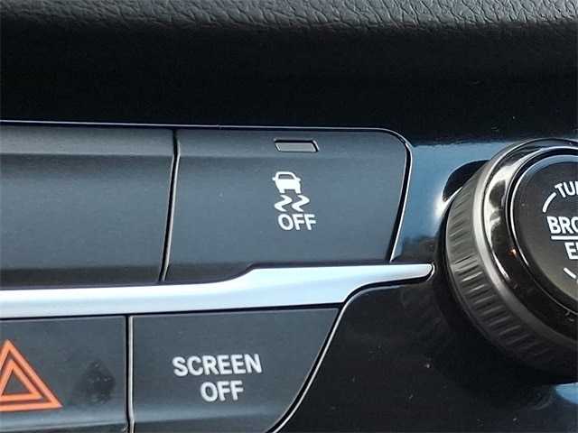 Thumbnail: 2023 Chrysler Voyager - 25