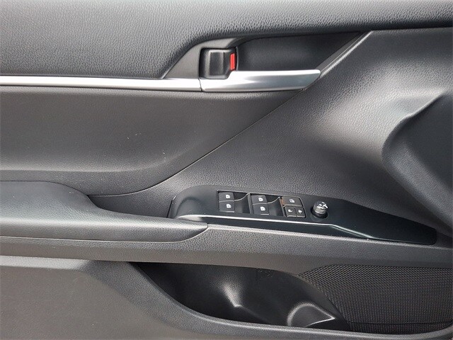 Thumbnail: 2018 Toyota Camry - 12