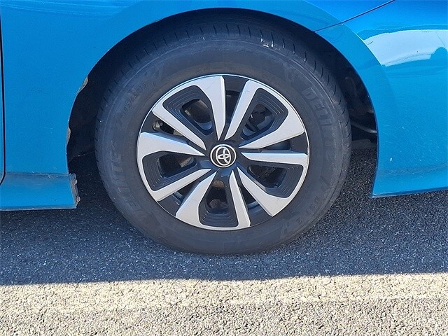 Thumbnail: 2017 Toyota Prius Prime - 6