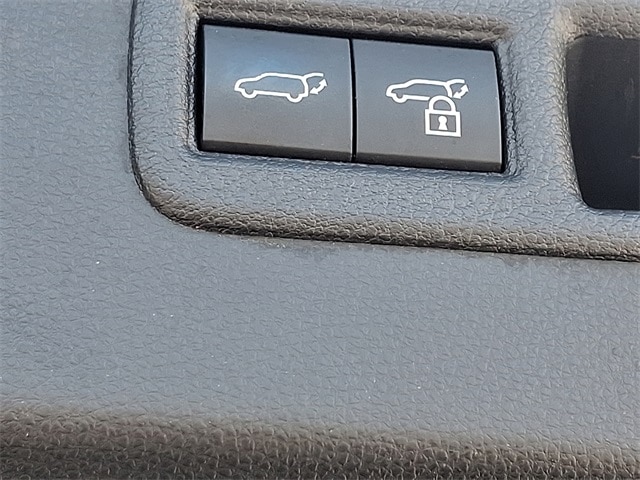 Thumbnail: 2021 Toyota Venza - 26