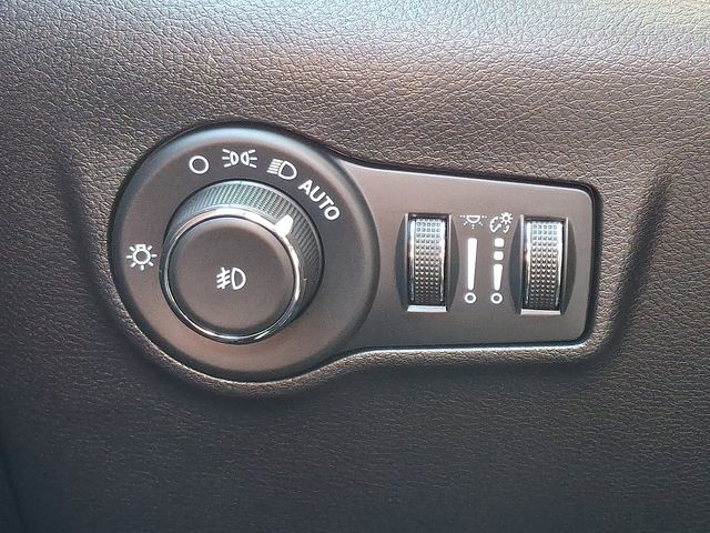 Thumbnail: 2023 Jeep Compass - 24