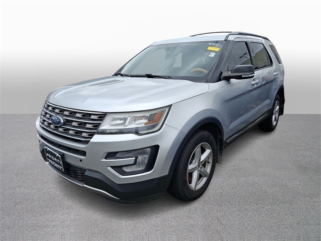 2017 Ford Explorer XLT Hero Image