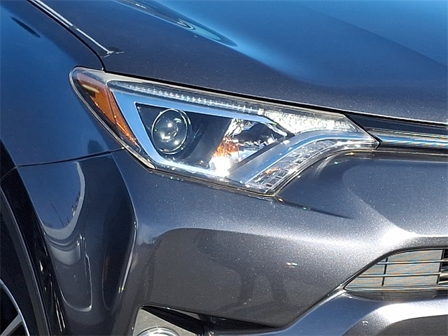 Thumbnail: 2018 Toyota RAV4 - 4