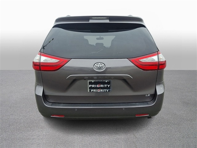Thumbnail: 2017 Toyota Sienna - 5