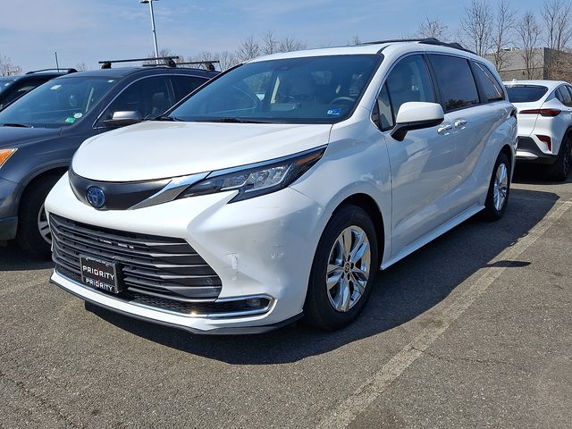 Thumbnail: 2022 Toyota Sienna - 2