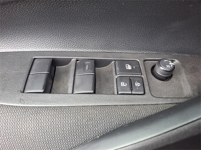 Thumbnail: 2025 Toyota Corolla - 25