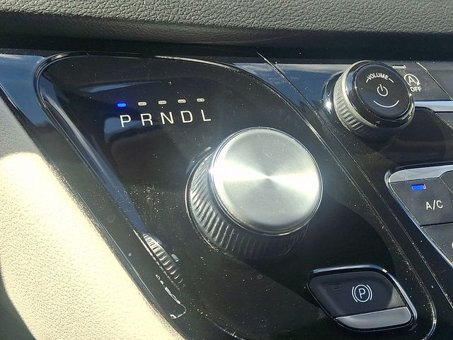 Thumbnail: 2023 Chrysler Pacifica - 15