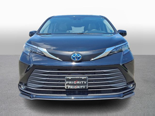 Thumbnail: 2025 Toyota Sienna - 2