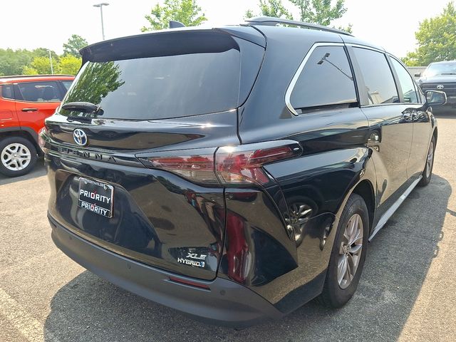 Thumbnail: 2024 Toyota Sienna - 3