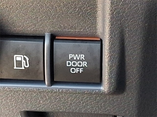 Thumbnail: 2021 Toyota Sienna - 28