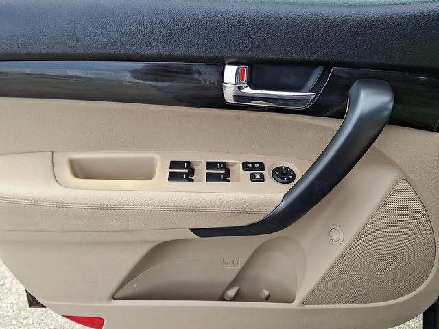 Thumbnail: 2012 Kia Sorento - 13