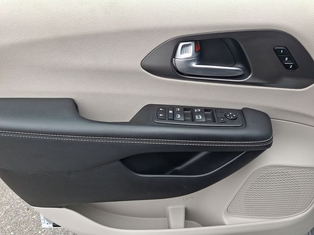Thumbnail: 2024 Chrysler Pacifica - 13