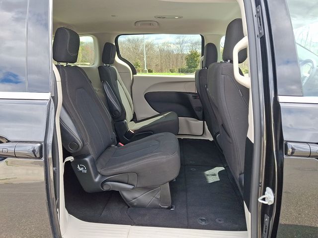 Thumbnail: 2023 Chrysler Voyager - 10