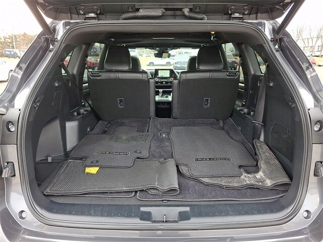 Thumbnail: 2023 Toyota Highlander - 32