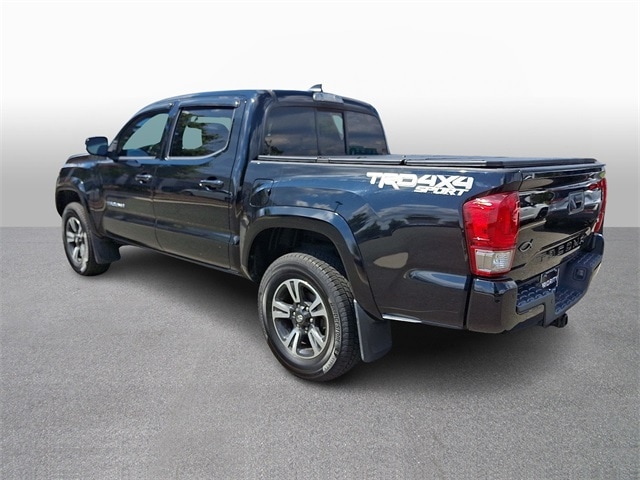 Thumbnail: 2016 Toyota Tacoma - 6