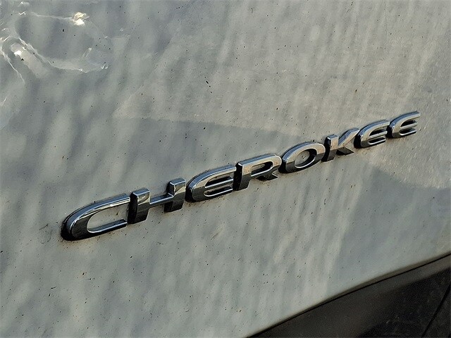 Thumbnail: 2019 Jeep Cherokee - 9