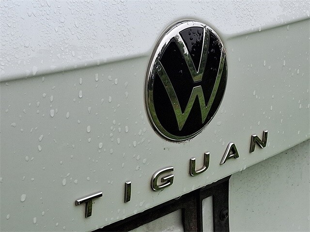 Thumbnail: 2023 Volkswagen Tiguan - 9