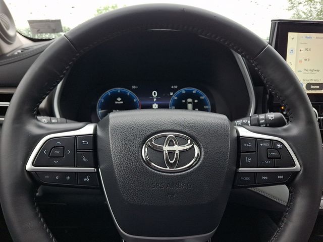 Thumbnail: 2023 Toyota Highlander - 19