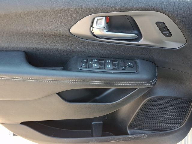 Thumbnail: 2025 Chrysler Pacifica - 13