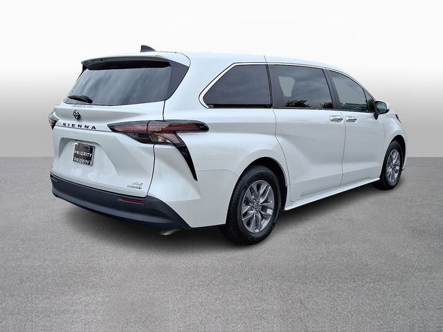 Thumbnail: 2024 Toyota Sienna - 4