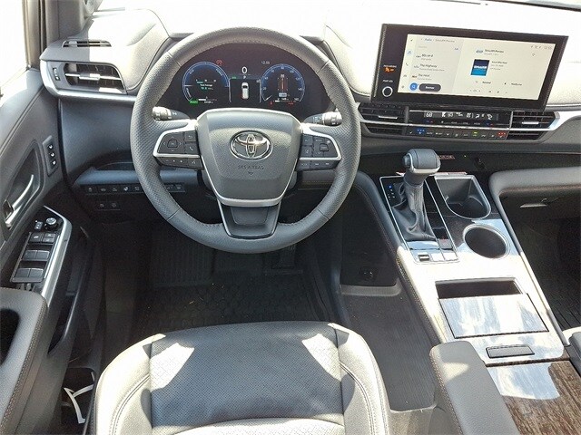 Thumbnail: 2025 Toyota Sienna - 12