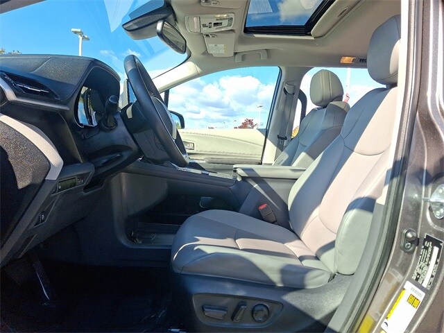 Thumbnail: 2023 Toyota Sienna - 14
