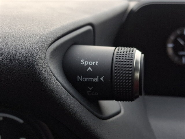 Thumbnail: 2021 Lexus UX - 27