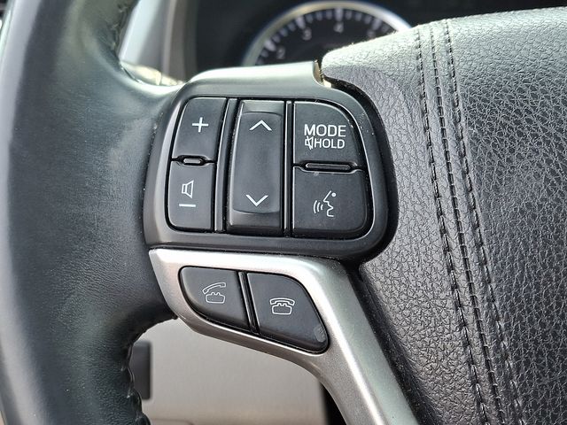 Thumbnail: 2016 Toyota Highlander - 23