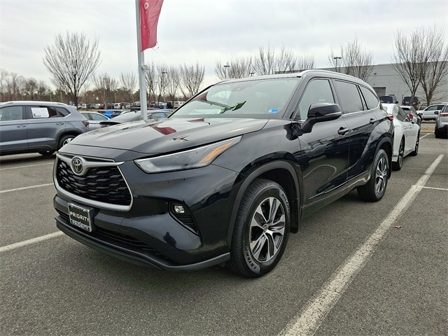 Thumbnail: 2022 Toyota Highlander - 2