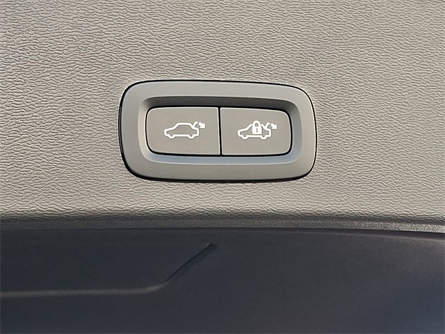 Thumbnail: 2024 Volvo XC40 - 25