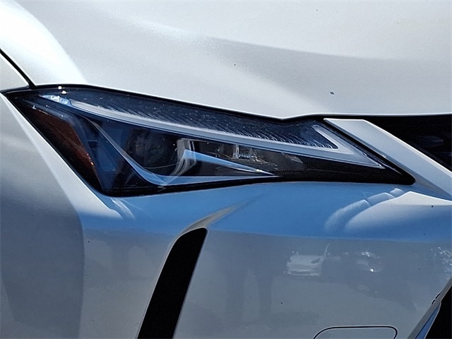 Thumbnail: 2022 Lexus UX - 4