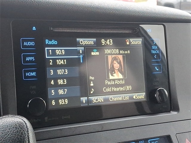 Thumbnail: 2017 Toyota Sienna - 17