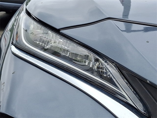Thumbnail: 2021 Toyota Venza - 4
