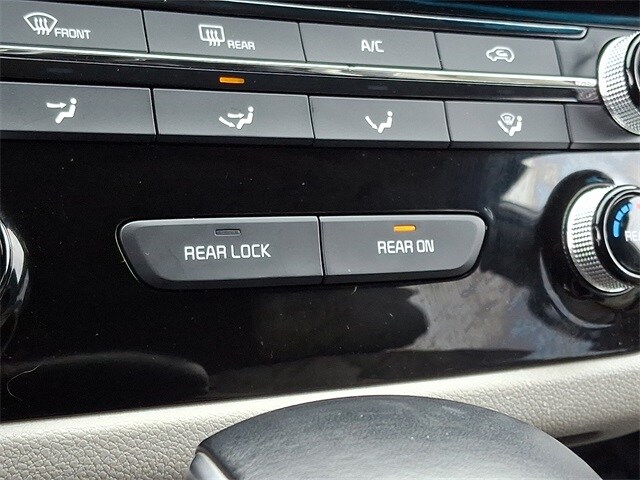 Thumbnail: 2017 Kia Sedona - 27